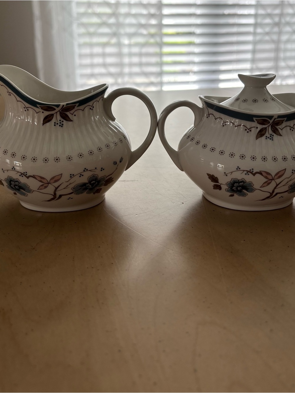 Royal Doulton Old Colony Sugar/Creamer & 3 Bowls. Made In England. See Photos. - Picture 6 of 14